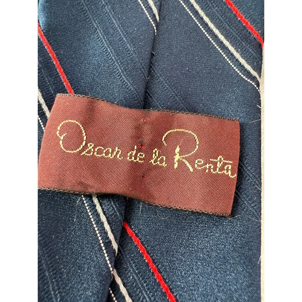 Vtg Oscar de la Renta 80s Silk Necktie Preppy Navy Blue‎ Striped Luxury Designer